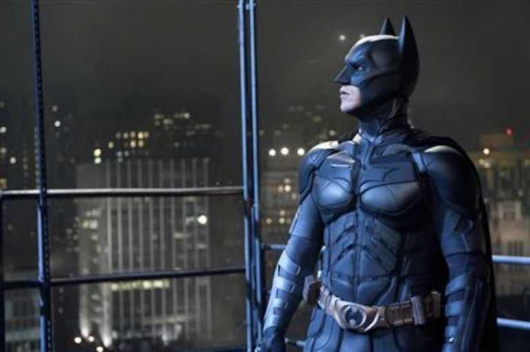 Γερουσιαστής έχει εμφανιστεί σε… πέντε ταινίες Batman! (video)