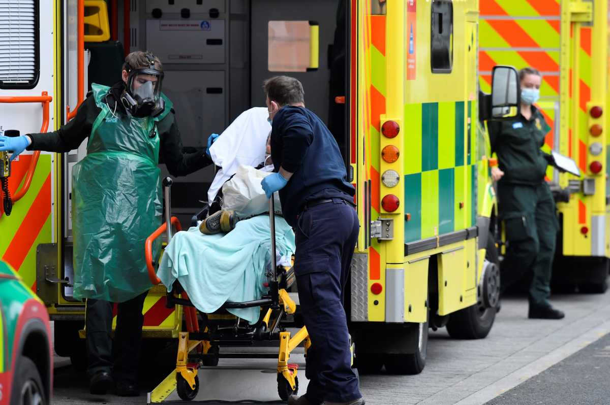 Βρετανία – Κορονοϊός: Θλιβερό ρεκόρ με 1.820 νέους θανάτους