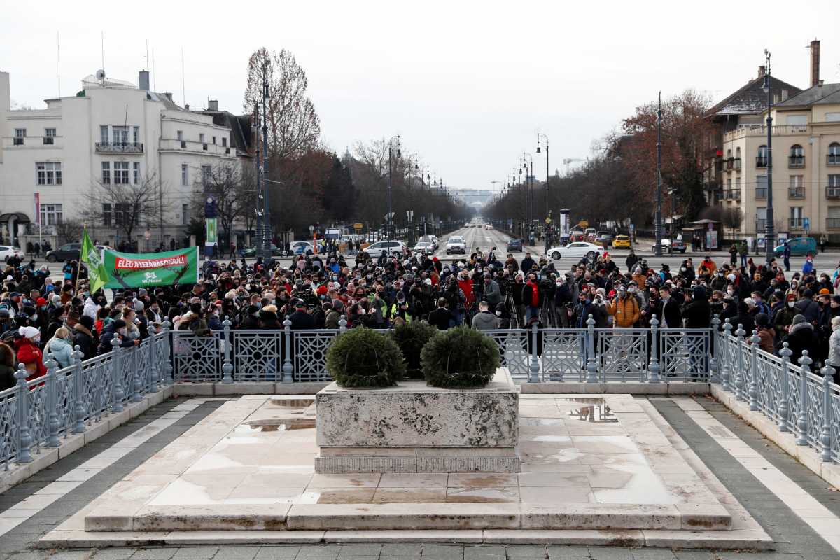 Ουγγαρία: Εστιατόρια στην Βουδαπέστη σηκώνουν «αντάρτικο» και ανοίγουν παρά το lockdown