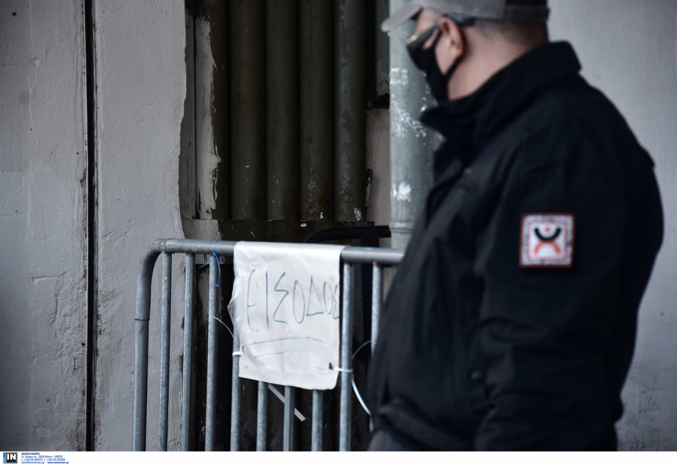 Κρήτη: Αρνητής του κορονοϊού γρονθοκόπησε αστυνομικό κατά τη διάρκεια ελέγχου