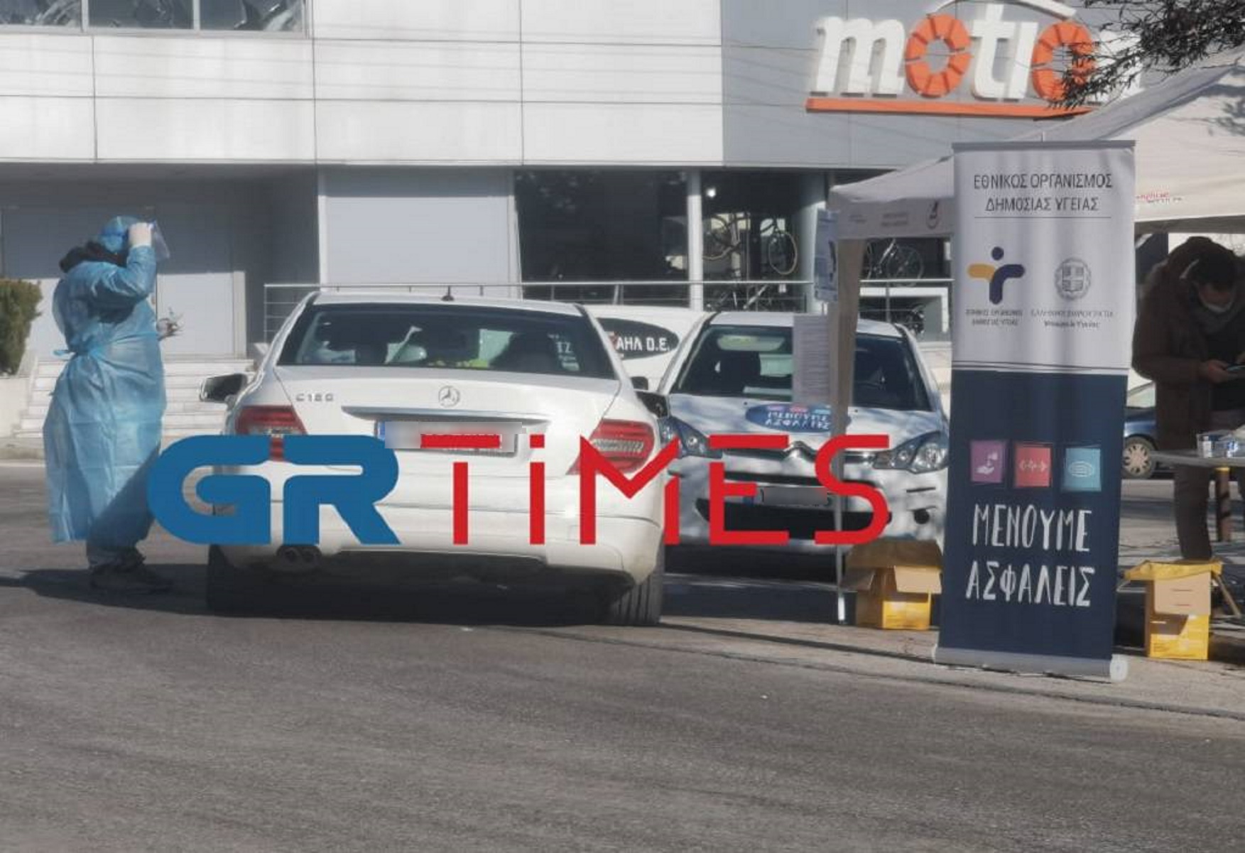Καλαμαριά – κορονοϊός: Συνεχίζονται τα drive through tests από τον ΕΟΔΥ (pics)