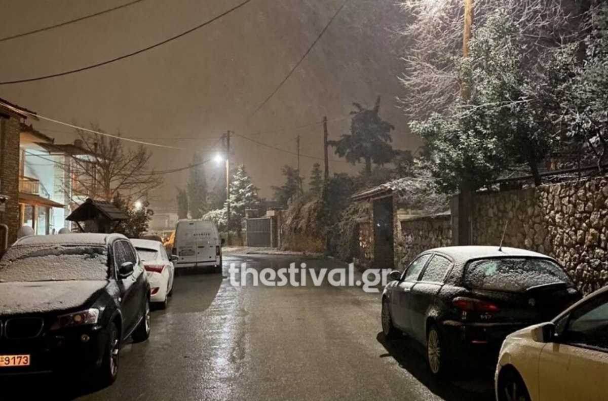 Κακοκαιρία «Λέανδρος»: Έπεσαν τα πρώτα χιόνια στη Θεσσαλονίκη – Στα «λευκά» και η Χαλκιδική (pics, vids)