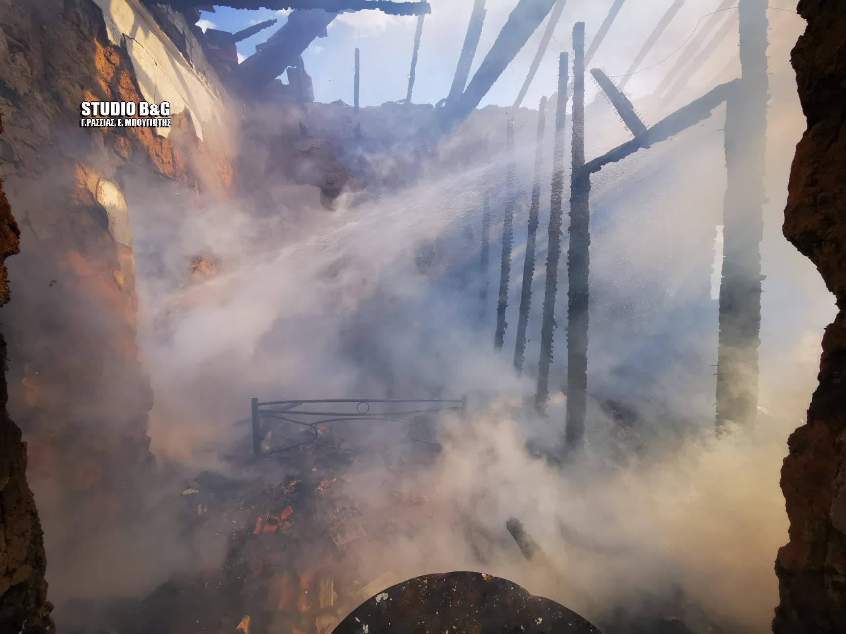Αργολίδα: Φωτιά σε σπίτι στην Νέα Τύρινθα (pics)