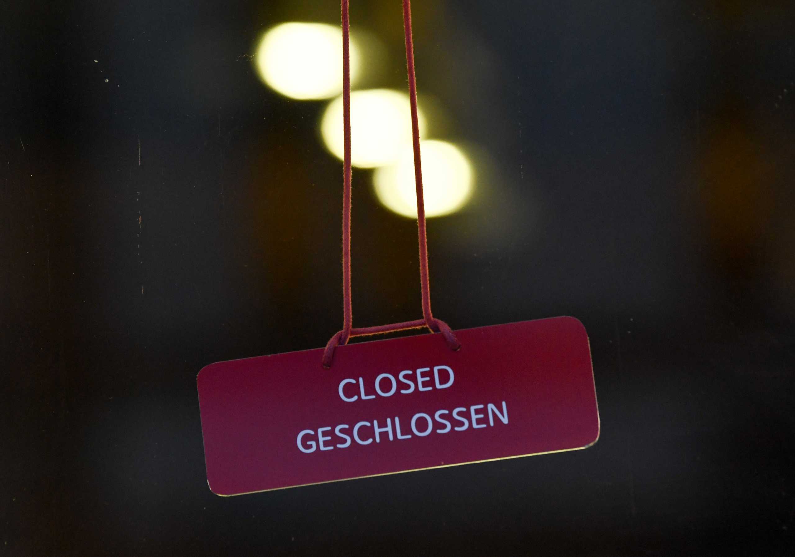 A "closed" sign hangs in a shop window in the city centre, amid the coronavirus disease (COVID-19) pandemic, in Berlin, Germany, January 7, 2021.  REUTERS