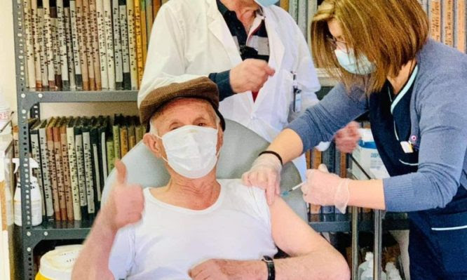 Κικίλιας: Οι ιδιώτες γιατροί στη μάχη των εμβολιασμών – Θα εξυπηρετούν ασθενείς με κινητικά προβλήματα