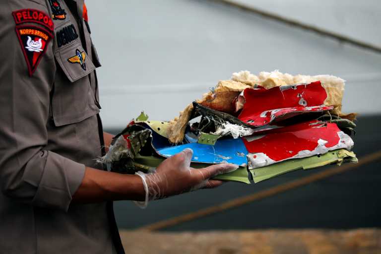 Ινδονησία: Μηχανική βλάβη και λάθη των πιλότων οι αιτίες συντριβής του Boeing της Sriwijaya Air