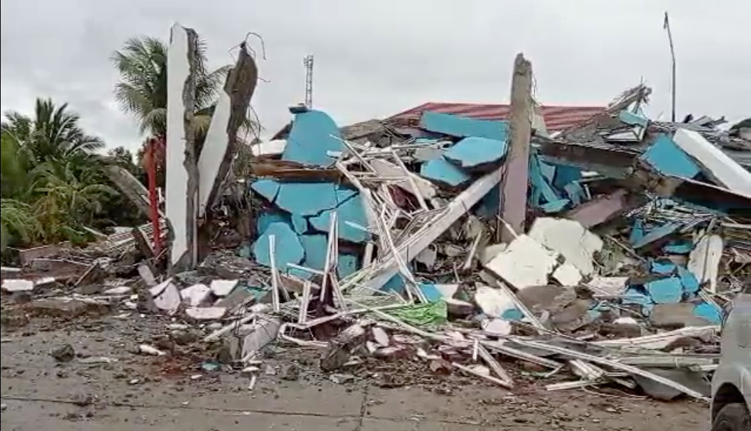 A view shows a destroyed Rs. Mitra Manakarra Hospital following an earthquake in Mamuju, WEST SULAWESI, INDONESIA January 15, 2021, in this screengrab obtained from a social media video. Syahir Muhammad