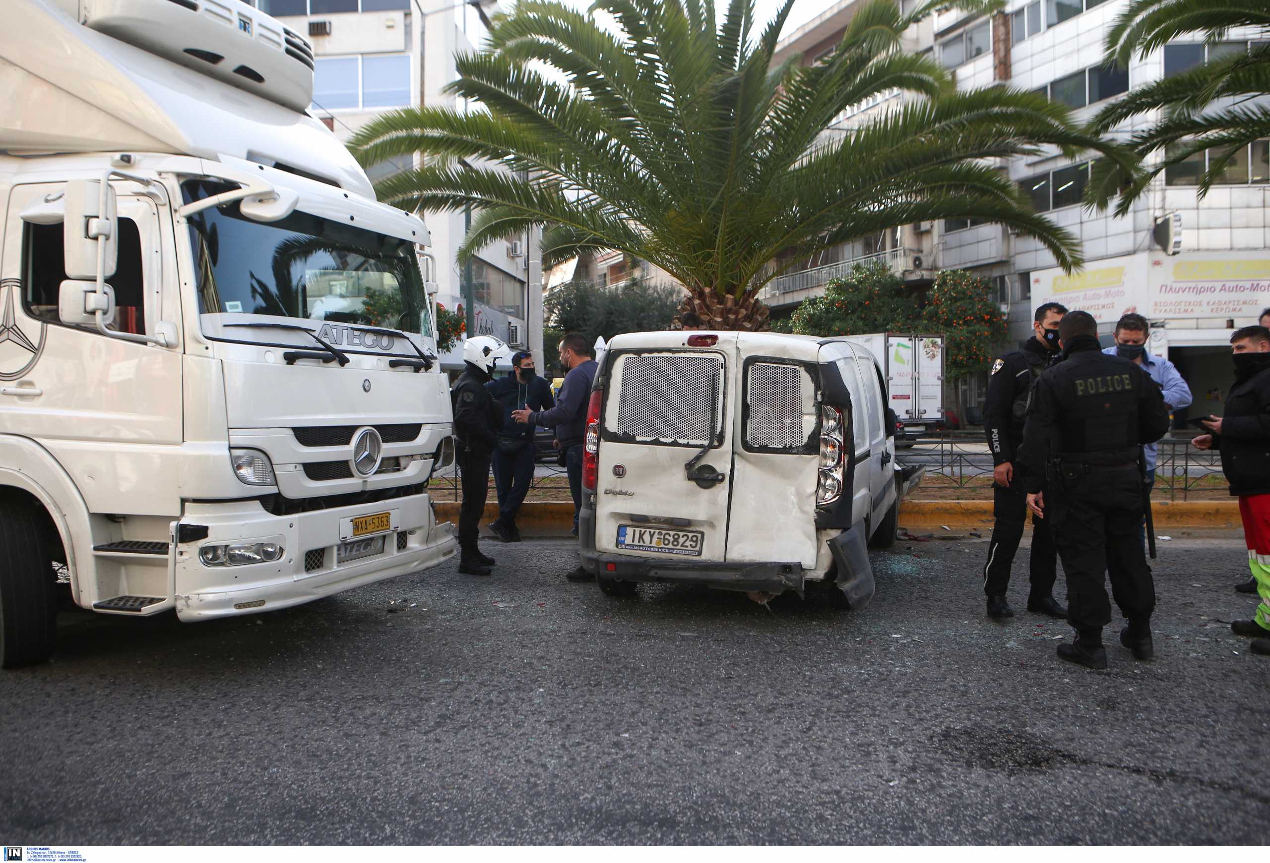 Καλλιθέα: Τροχαίο – καραμπόλα στη Θησέως και μποτιλιάρισμα (pics)