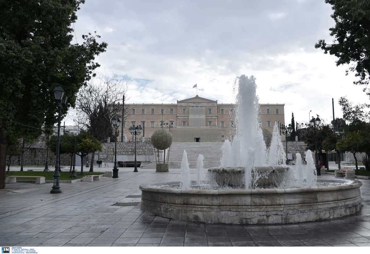 Αττική: «Βυθίζεται» στον κορονοϊό το κέντρο της Αθήνας – Πού βρέθηκαν τα 612 νέα κρούσματα