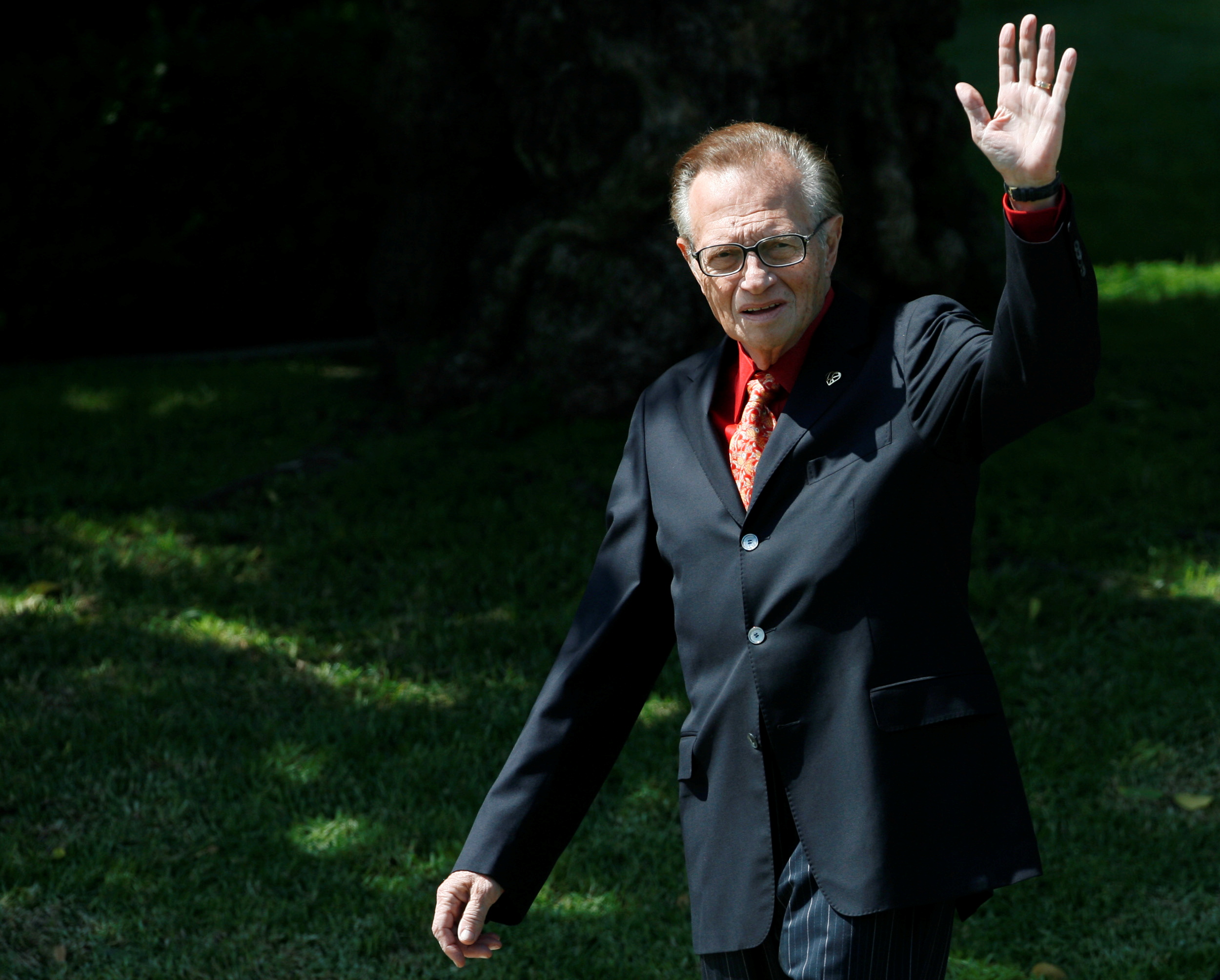 FILE PHOTO: Larry King waves as he arrives at the funeral of entertainer and producer Merv Griffin at the Good Shepherd Catholic Church in Beverly Hills, California, U.S.,  August 17, 2007. REUTERS