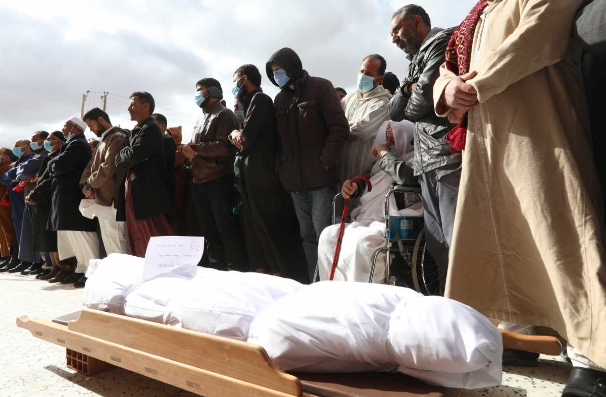 Λιβύη: 10 πτώματα που δεν έχουν αναγνωρισθεί ανασύρθηκαν από ομαδικό τάφο στην Ταρχούνα (pics)
