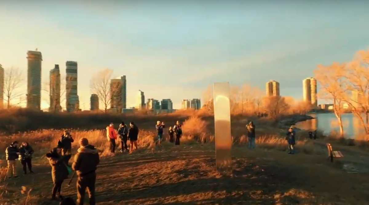 Καναδάς: Ο «μυστηριώδης μεταλλικός μονόλιθος» εμφανίστηκε στο Τορόντο