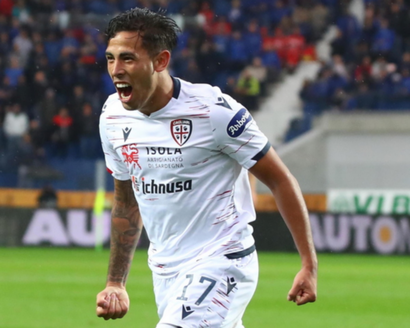 epa07969560 Cagliari's Christian Oliva jubilates after scoring a goal during the Italian Serie A soccer match Atalanta BC vs Cagliari Calcio at the Gewiss Stadium in Bergamo, Italy, 03 November 2019.  EPA