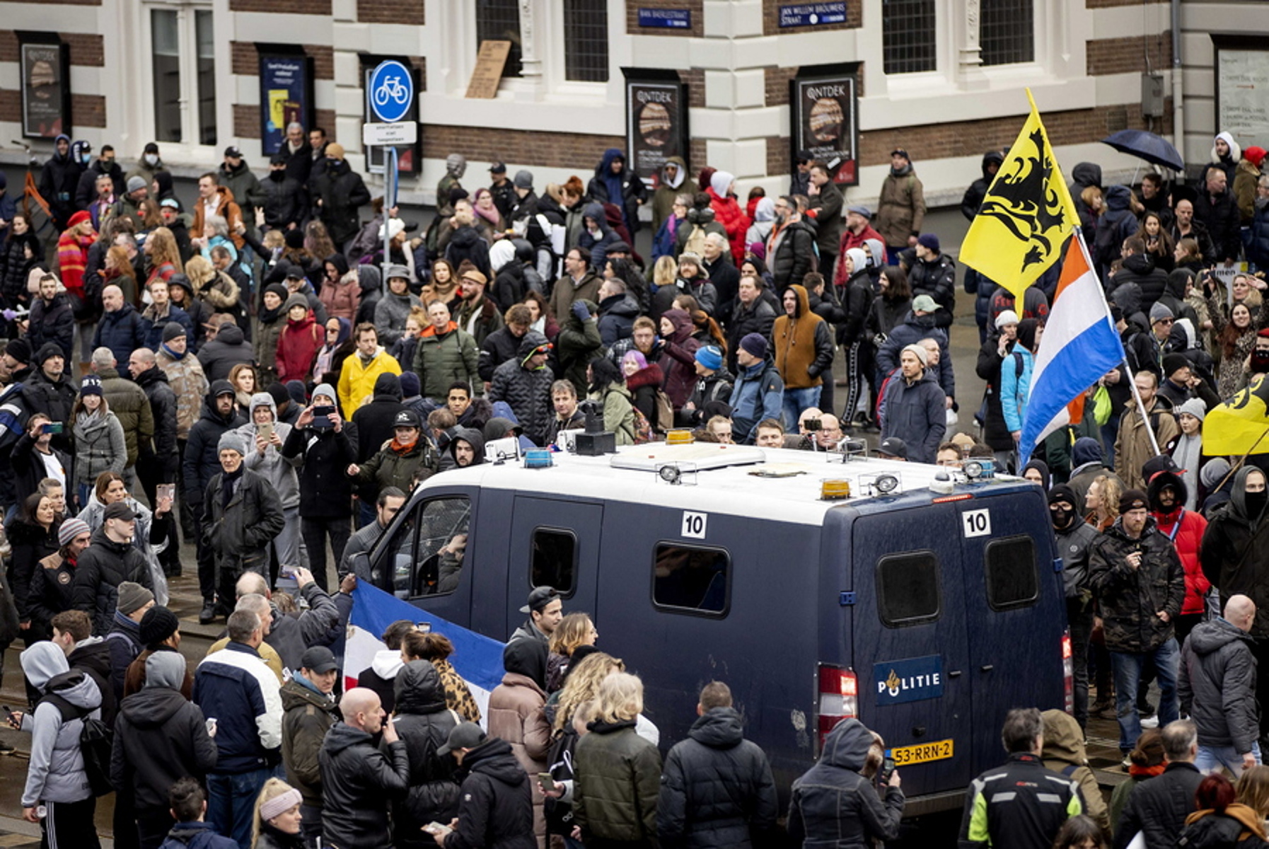 Κορονοϊός: Χιλιάδες διαδηλωτές στους δρόμους του Άμστερνταμ κατά του lockdown