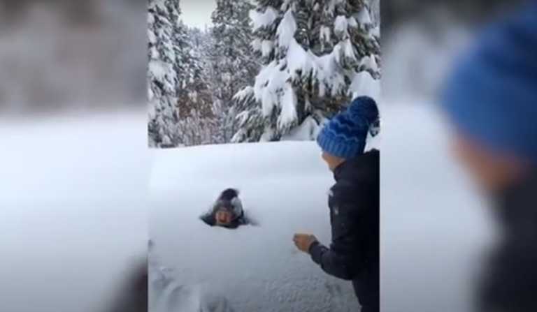 Σάλος με την πρωταθλήτρια του σκι που «έθαψε» το μωρό της στα χιόνια – Πώς δικαιολογήθηκε (vid)