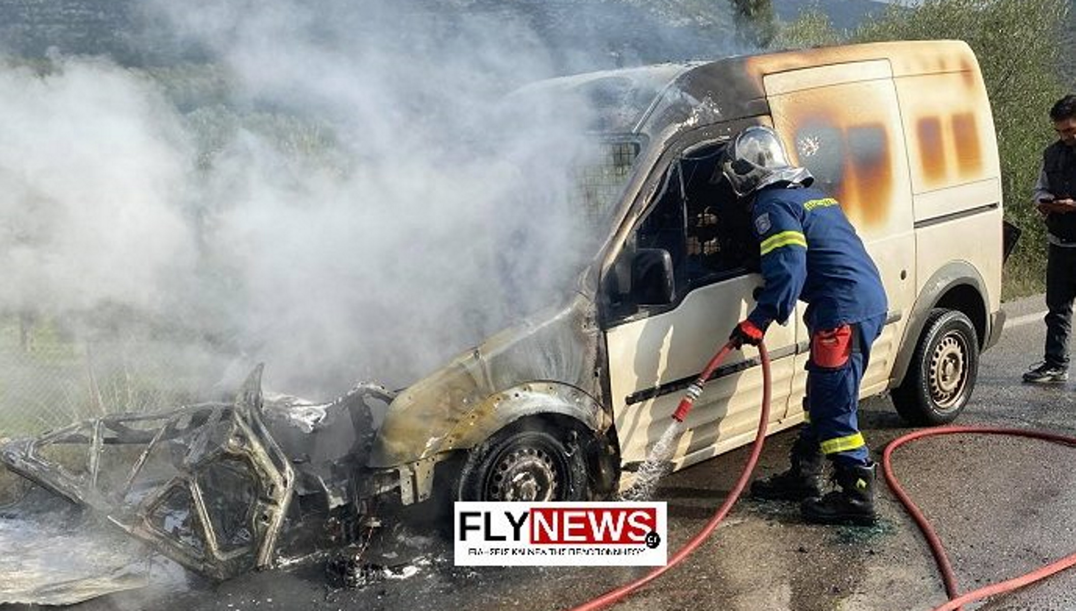 Λακωνία: Φορτηγάκι λαμπάδιασε εν κινήσει (pic)