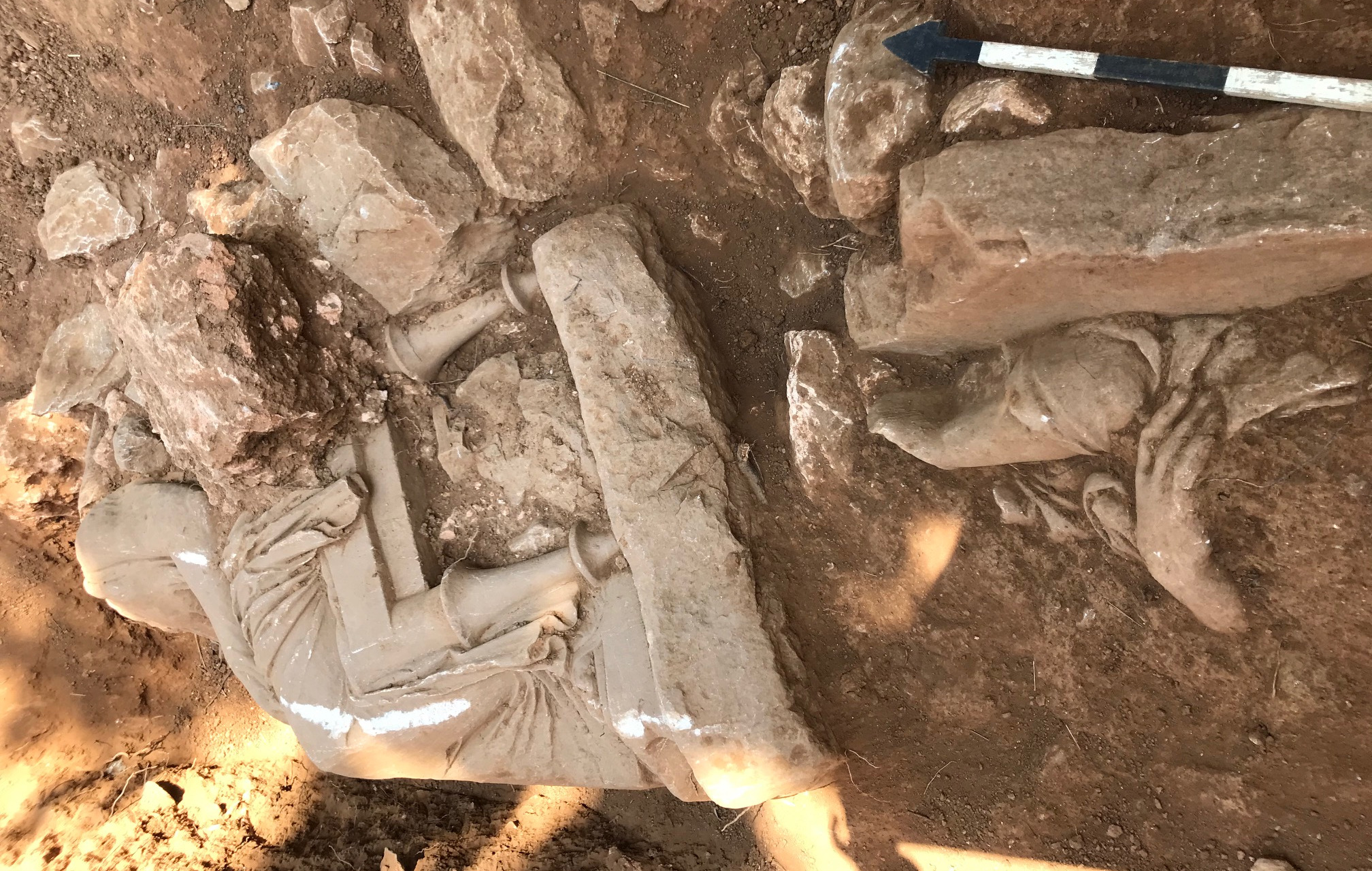 Παιανία: Βρέθηκε αρχαίο μνημείο στο μέρος που θα χτιστεί το νέο Δημαρχείο (pics)