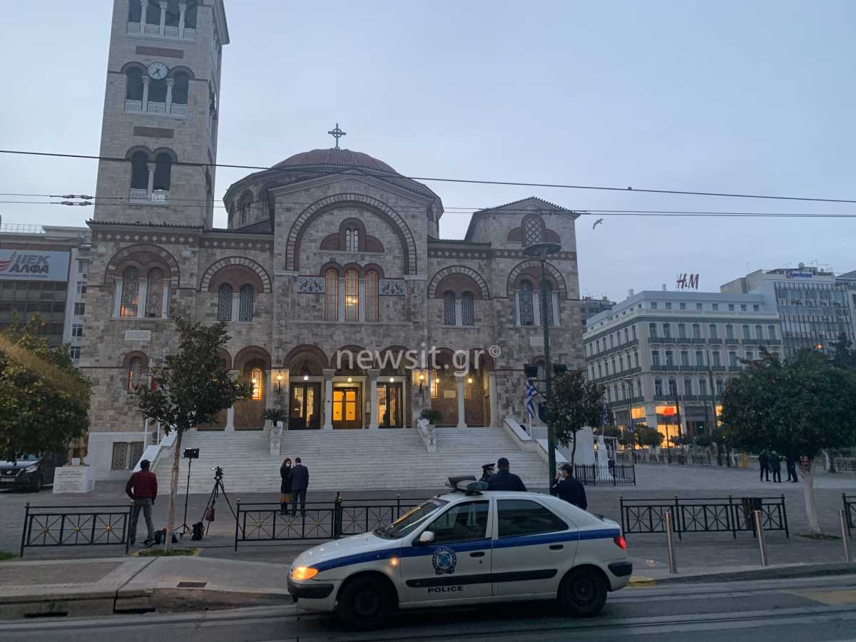 Θεοφάνεια: Λίγοι πιστοί στην Αγία Τριάδα Πειραιά – Σεραφείμ στο newsit.gr: Η κυβέρνηση υπαναχώρησε από τα συμφωνηθέντα