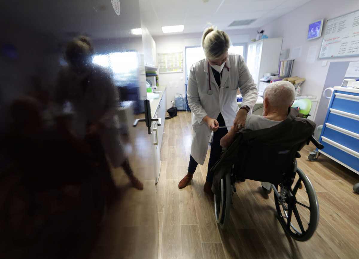 Γαλλία: Με κορονοϊό όλοι οι ασθενείς και οι εργαζόμενοι σε γηροκομείο