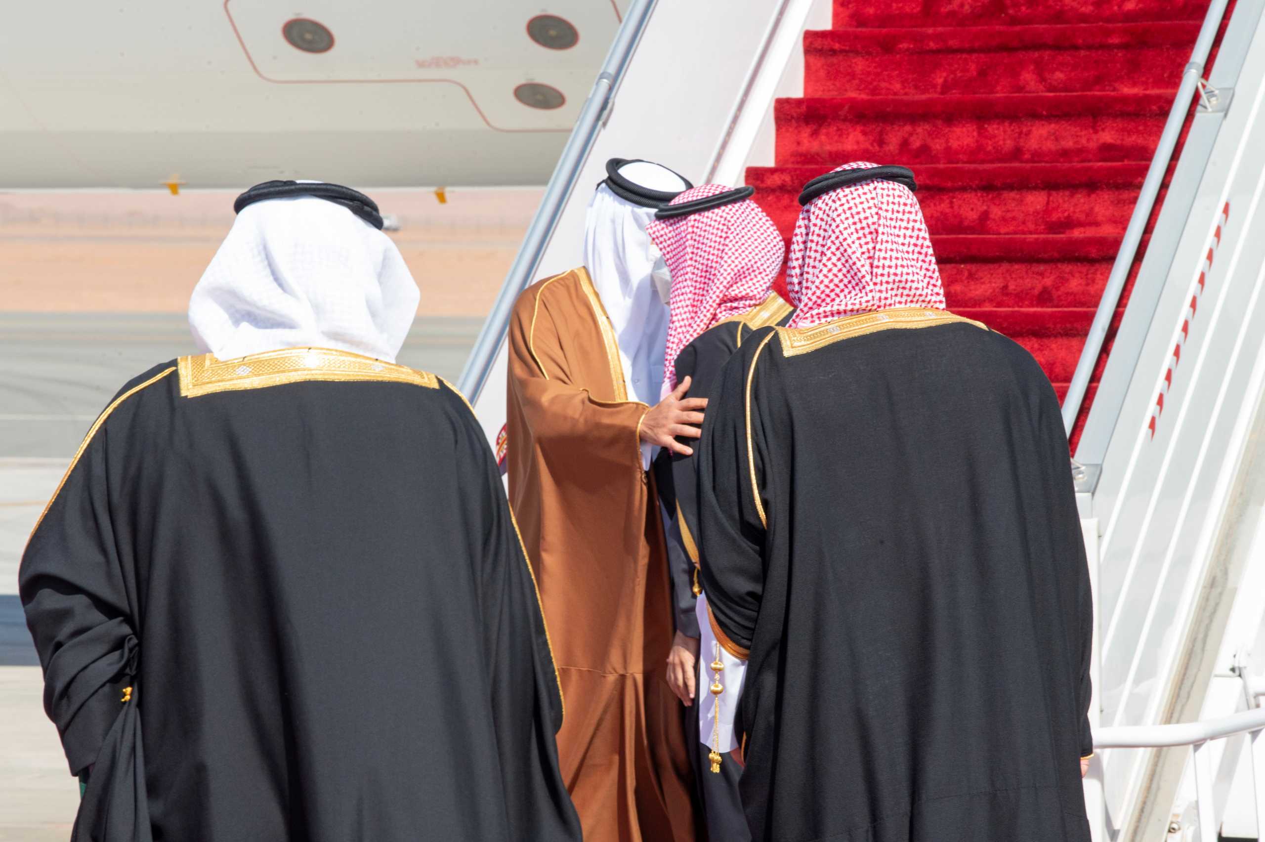 Saudi Arabia's Crown Prince Mohammed bin Salman welcomes Qatar's Emir Sheikh Tamim bin Hamad al-Thani upon his arrival to attend the Gulf Cooperation Council's (GCC) 41st Summit in Al-Ula, Saudi Arabia January 5, 2021. Bandar Algaloud