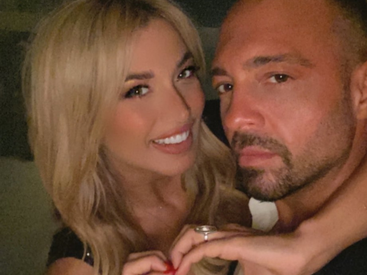 Το πλούσιο γεύμα της Κωνσταντίνας Σπυροπούλου και του Βασίλη Σταθοκωστόπουλου με τους φίλους τους