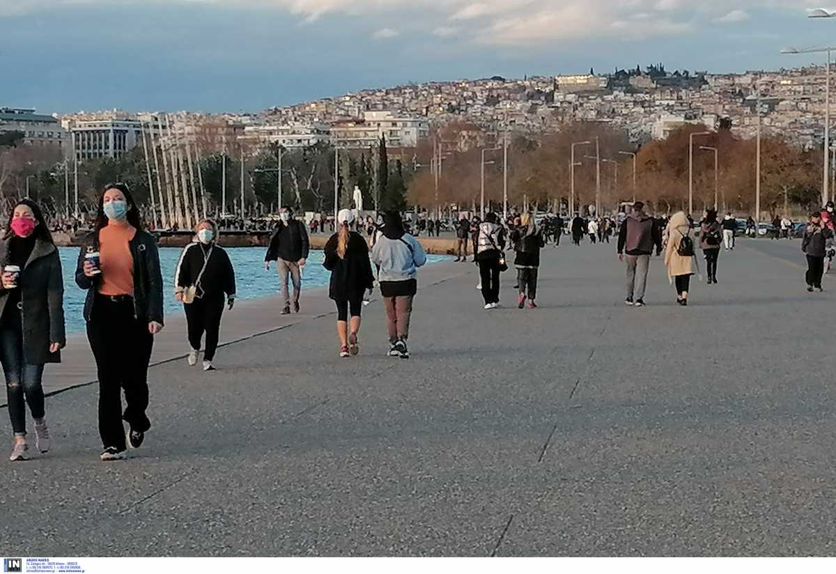 Θεσσαλονίκη: Κοσμοσυρροή σε νέα παραλία και πλατεία Αριστοτέλους