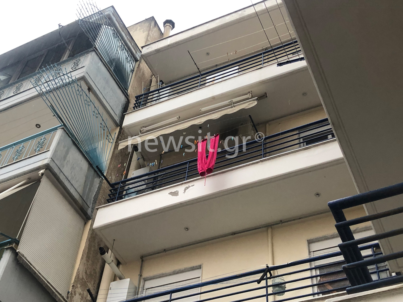 Θεσσαλονίκη: Αγωνία για το παιδάκι που έπεσε στο κενό από μπαλκόνι τρίτου ορόφου – Αυτοψία στο σημείο (pics, video)