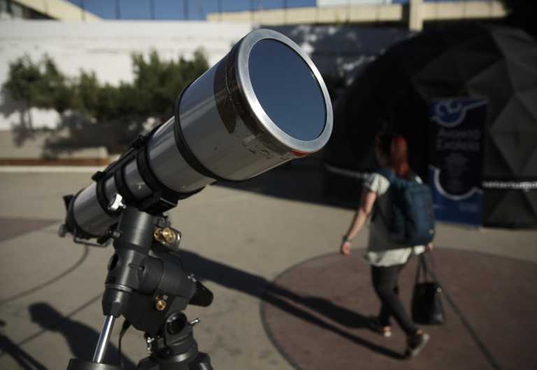 Diadrastikes Parastaseis Apo To E8niko Asteroskopeio A8hnwn