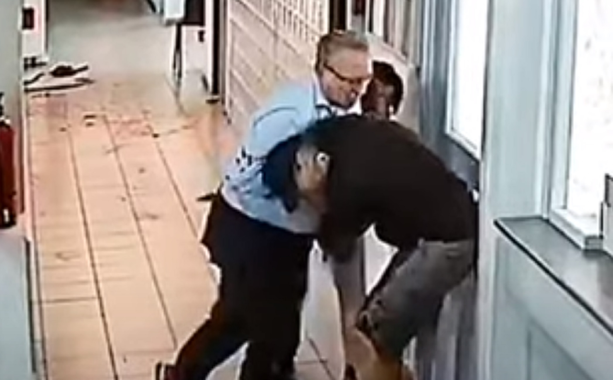 Κοζάνη: Ραγίζουν καρδιές τα μηνύματα για τον εφοριακό που πέθανε 6 μήνες μετά την επίθεση με τσεκούρι (video)
