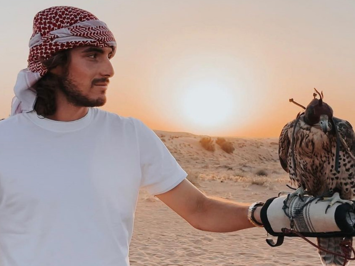 O Στέφανος Τσιτσιπάς φωτογραφίζει την αγαπημένη του με μαγιό στο Ντουμπάι