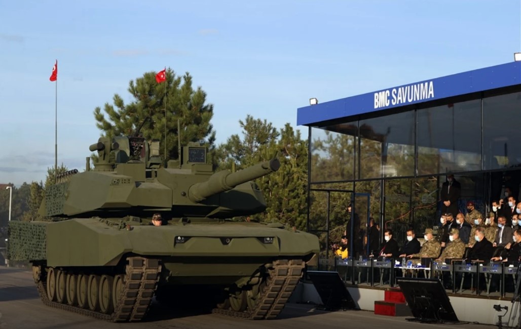 Τουρκία: «Πειραματίζεται» με ένα άρμα μάχης που συνδυάζει το Leopard 2A4 με το Altay [vid]
