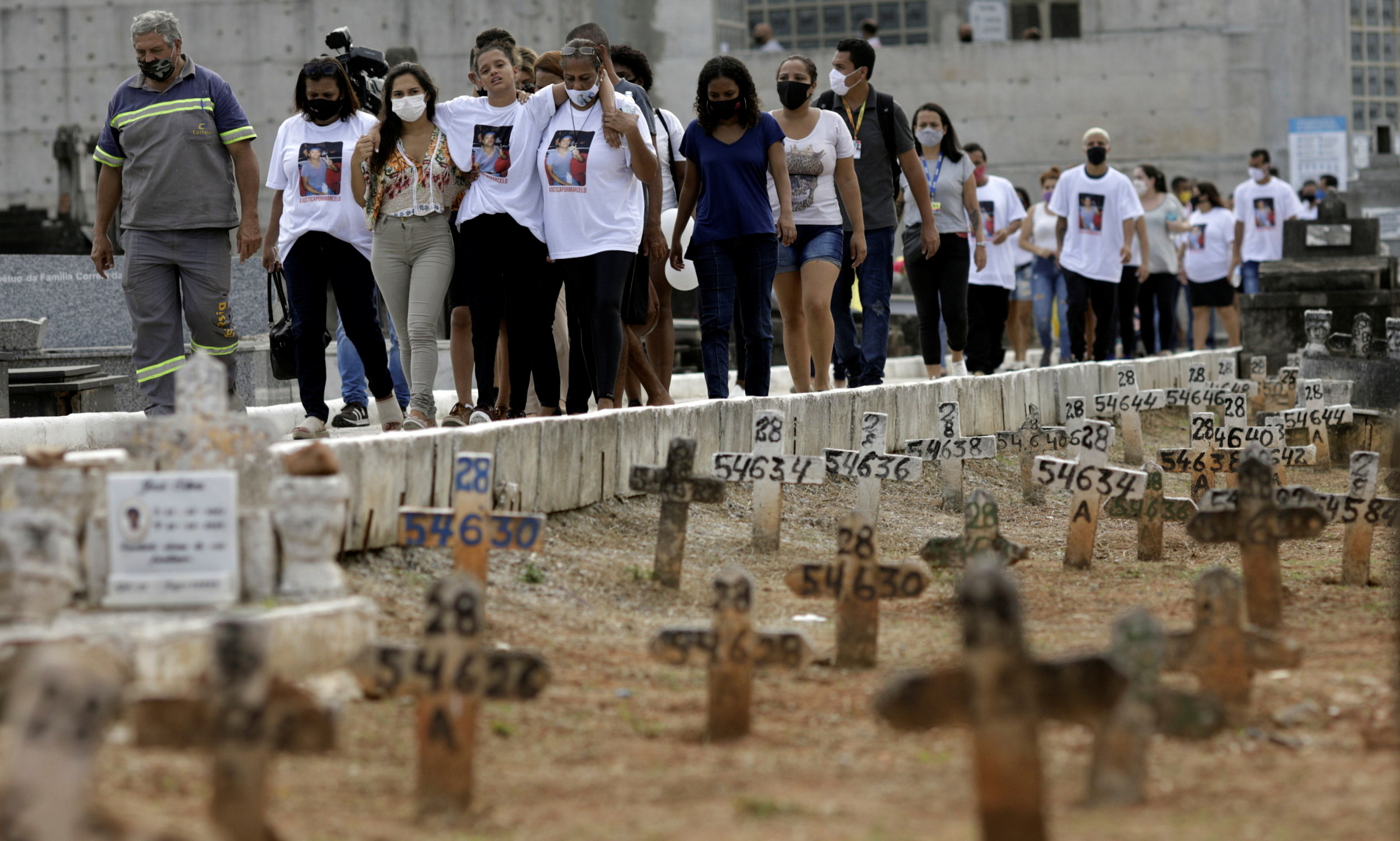 Vitoria, daughter of Marcelo Guimaraes, who according to residents was shot to death by police in an armored vehicle while riding a motorcycle next to Cidade de Deus slum, mourns next to relatives and friends during his burial in Rio de Janeiro, Brazil January 5, 2021. REUTERS