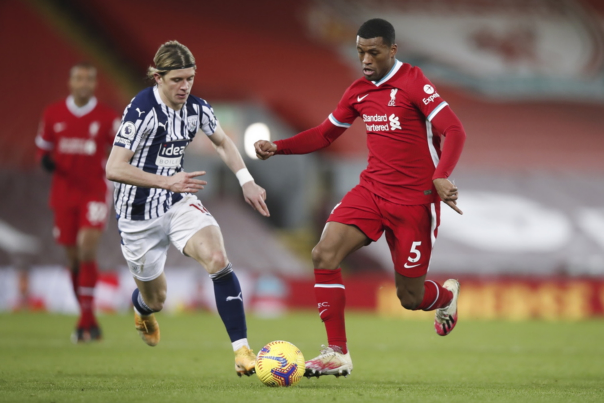 epa08906750 West Bromwich's Conor Gallagher (L) in action against Liverpool's Georginio Wijnaldum (R) during the English Premier League soccer match between Liverpool FC and West Bromwich Albion in Liverpool, Britain, 27 December 2020.  EPA
