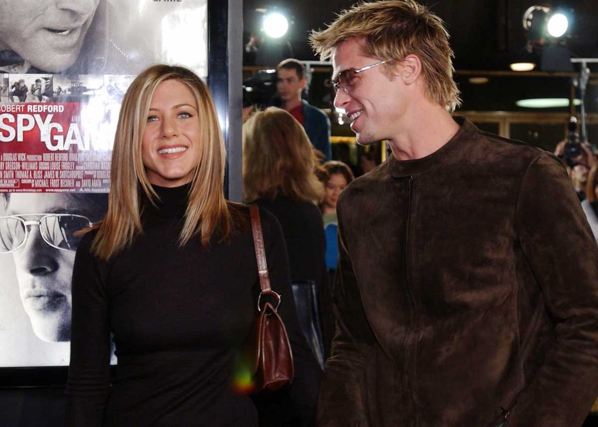 Ο Brad Pitt «κρύβεται» σε selfie της Jennifer Aniston; Φουντώνουν τα σενάρια επανασύνδεσης (pic)