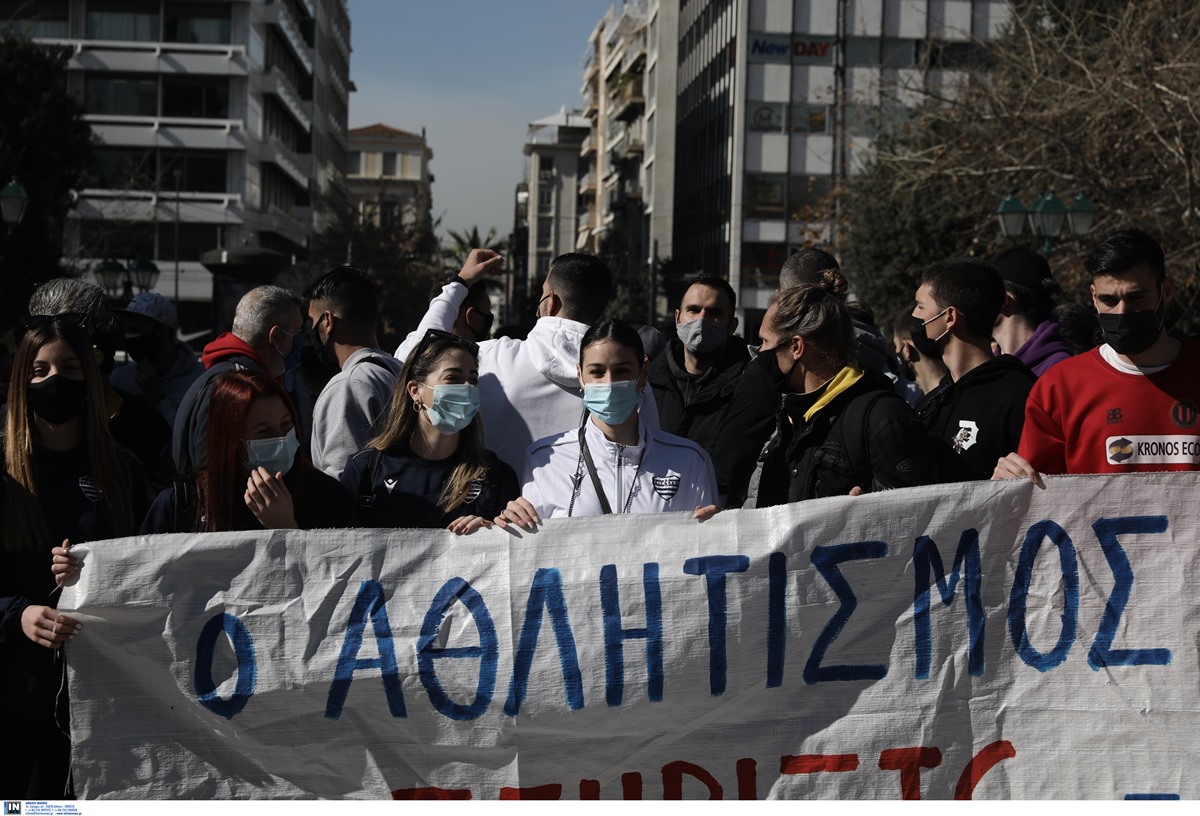 Συγκέντρωση διαμαρτυρίας στο Σύνταγμα: «Ο αθλητισμός είναι ζωή» (pics)