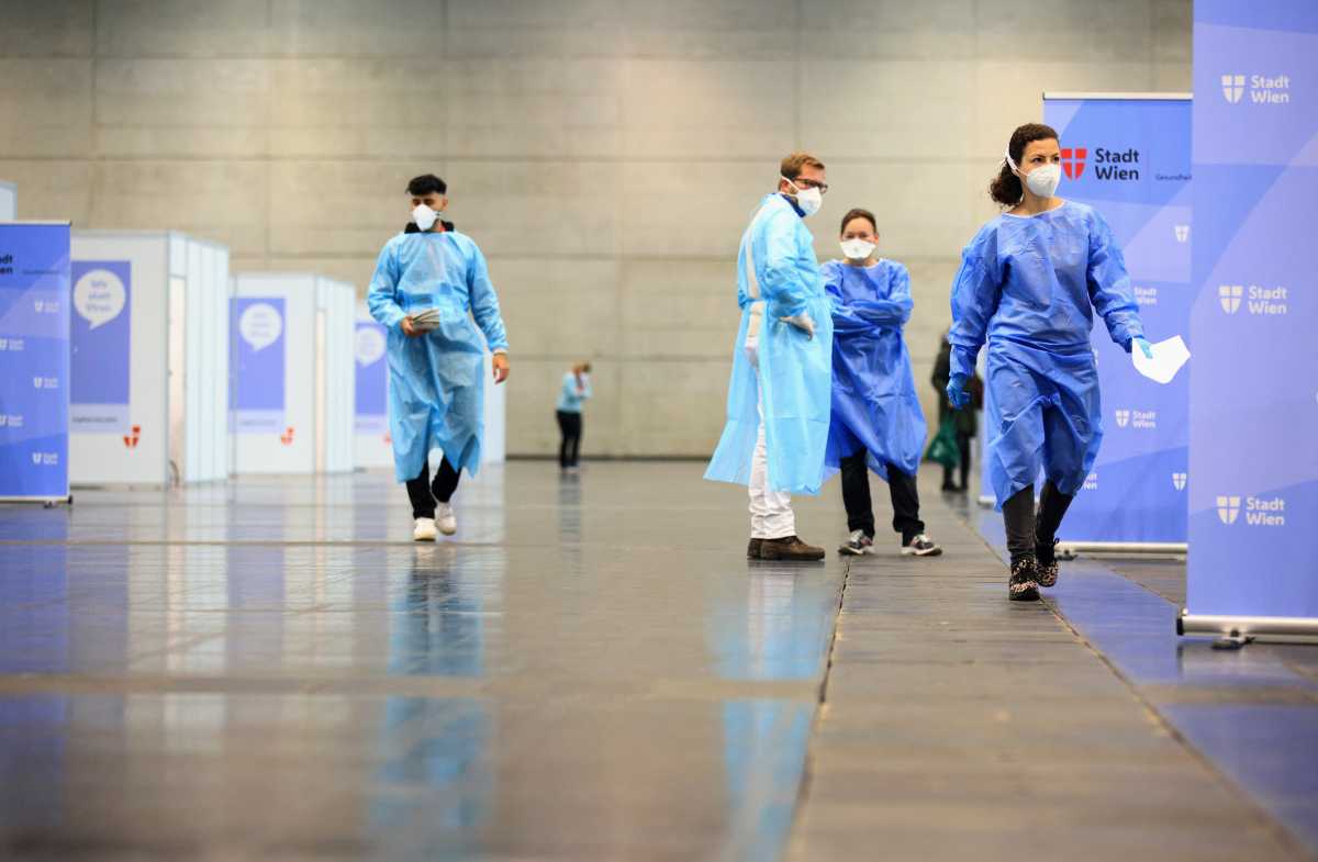 Medical workers wait at a COVID-19 vaccination station during a mass vaccination programme forhealth care workers against the coronavirus disease in Vienna, Austria January 15, 2021. REUTERS