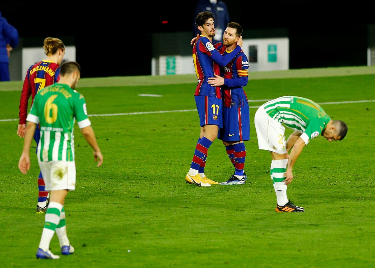 Soccer Football - La Liga Santander - Real Betis v FC Barcelona - Estadio Benito Villamarin, Seville, Spain - February 7, 2021 Barcelona Lionel Messi with Francisco Trincao after the match REUTERS
