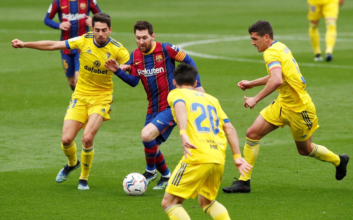 Soccer Football - La Liga Santander - FC Barcelona v Cadiz - Camp Nou, Barcelona, Spain - February 21, 2021  Barcelona's Lionel Messi in action with Cadiz's Ruben Sobrino REUTERS
