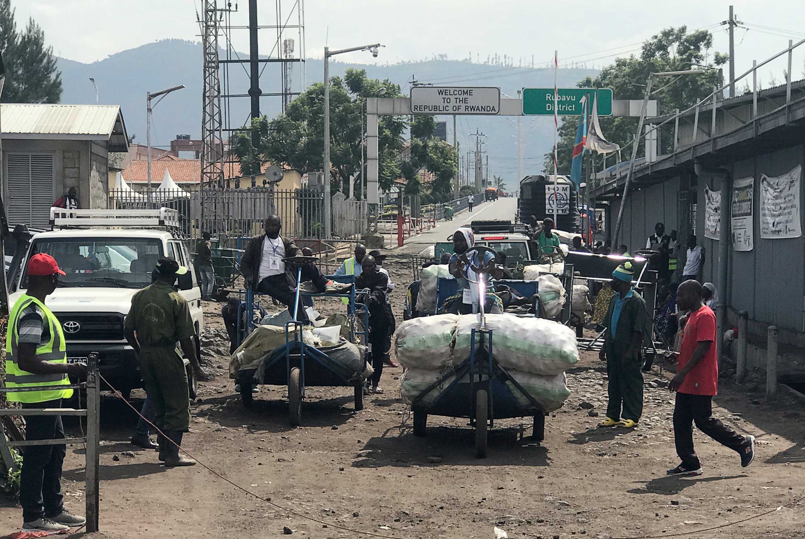 Κονγκό: Σκοτώθηκε ο πρεσβευτής της Ιταλίας σε επίθεση εναντίον αυτοκινητοπομπής του ΟΗΕ (pic)