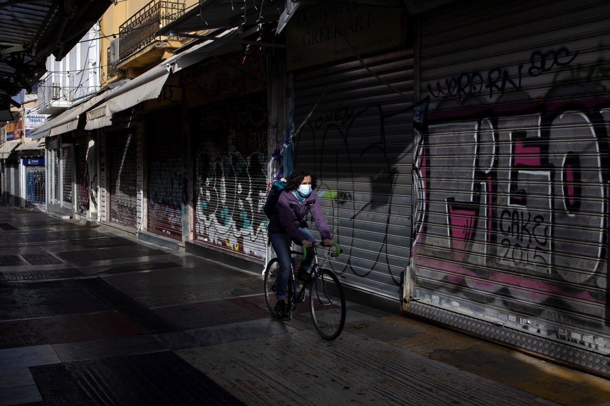 Κορονοϊός: Τι λένε οι λοιμωξιολόγοι για τα μέτρα χαλάρωσης που προτείνει η κυβέρνηση