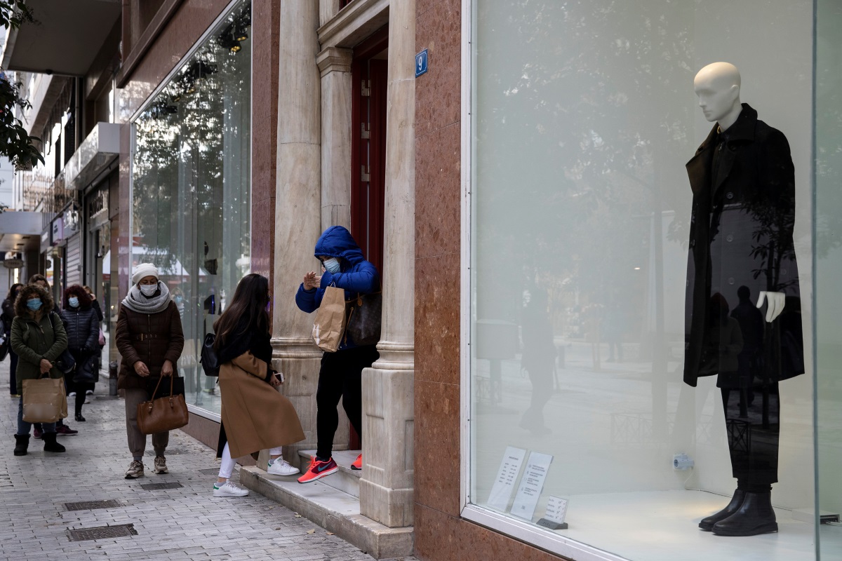 Κορονοϊός: Πάνω από τα μισά κρούσματα στην Αττική – Ανησυχία για Θεσσαλονίκη και Αχαΐα