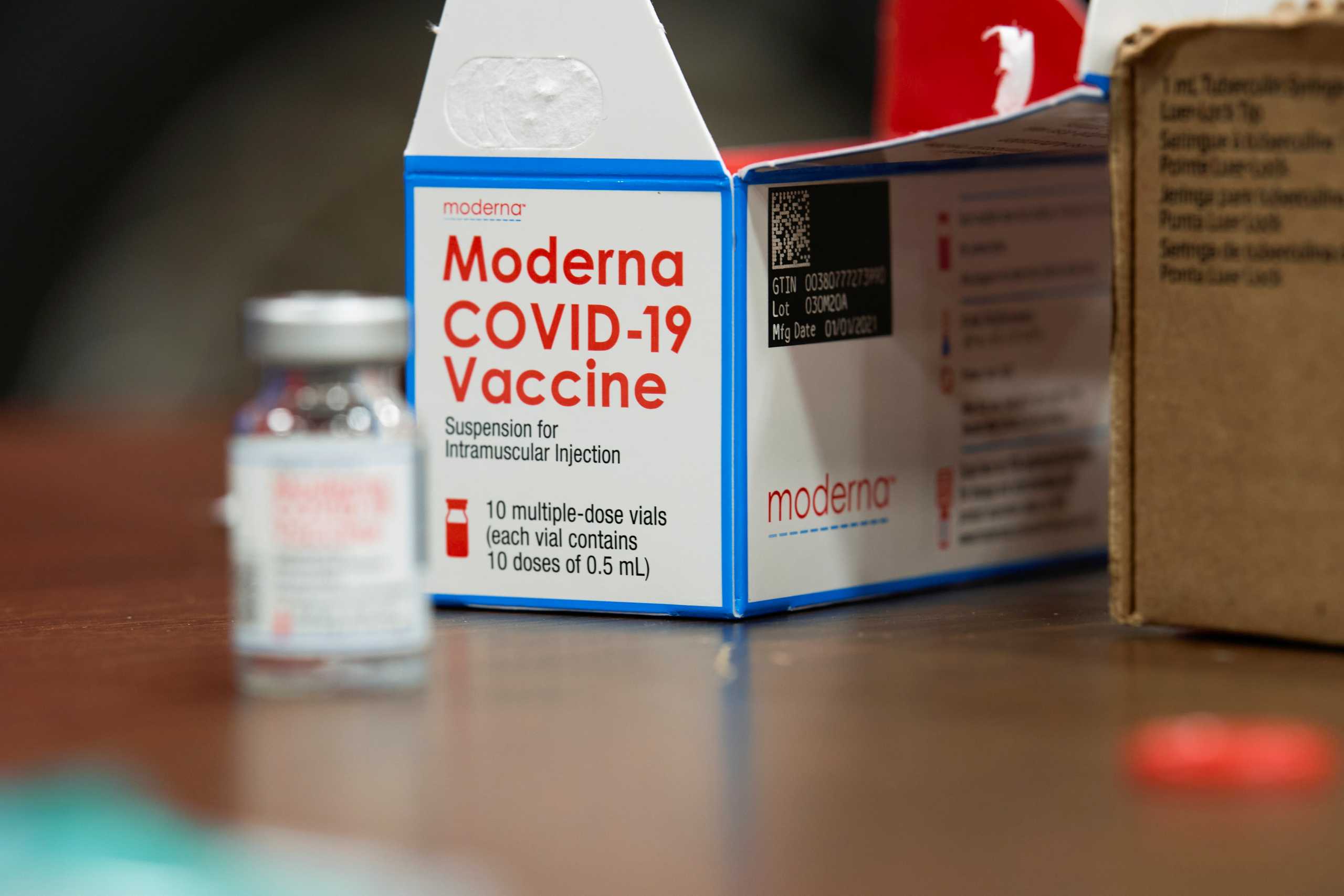 Κορονοϊός: Επενδύσεις της Moderna για αύξηση παραγωγής εμβολίων – Σχέδια για έως 15 δόσεις ανά φιαλίδιο