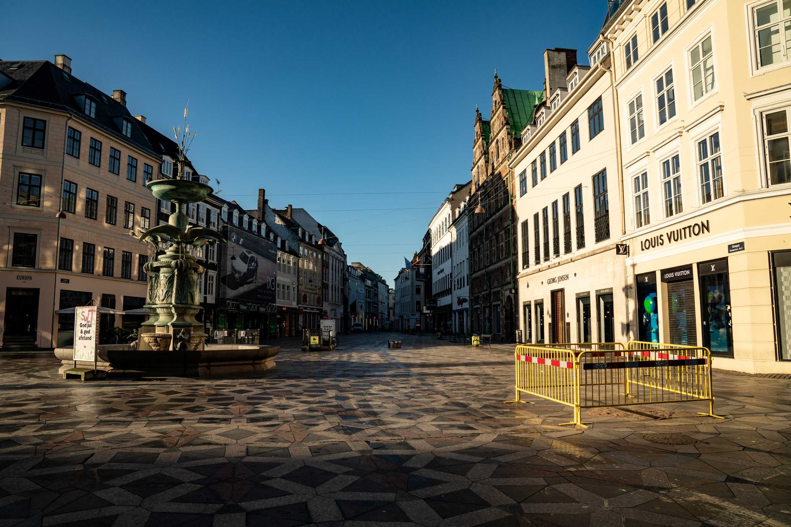 A view of a deserted Stroeget street amid the coronavirus disease (COVID-19) pandemic in Copenhagen, Denmark January 12, 2021. Emil Helms  Ritzau Scanpix