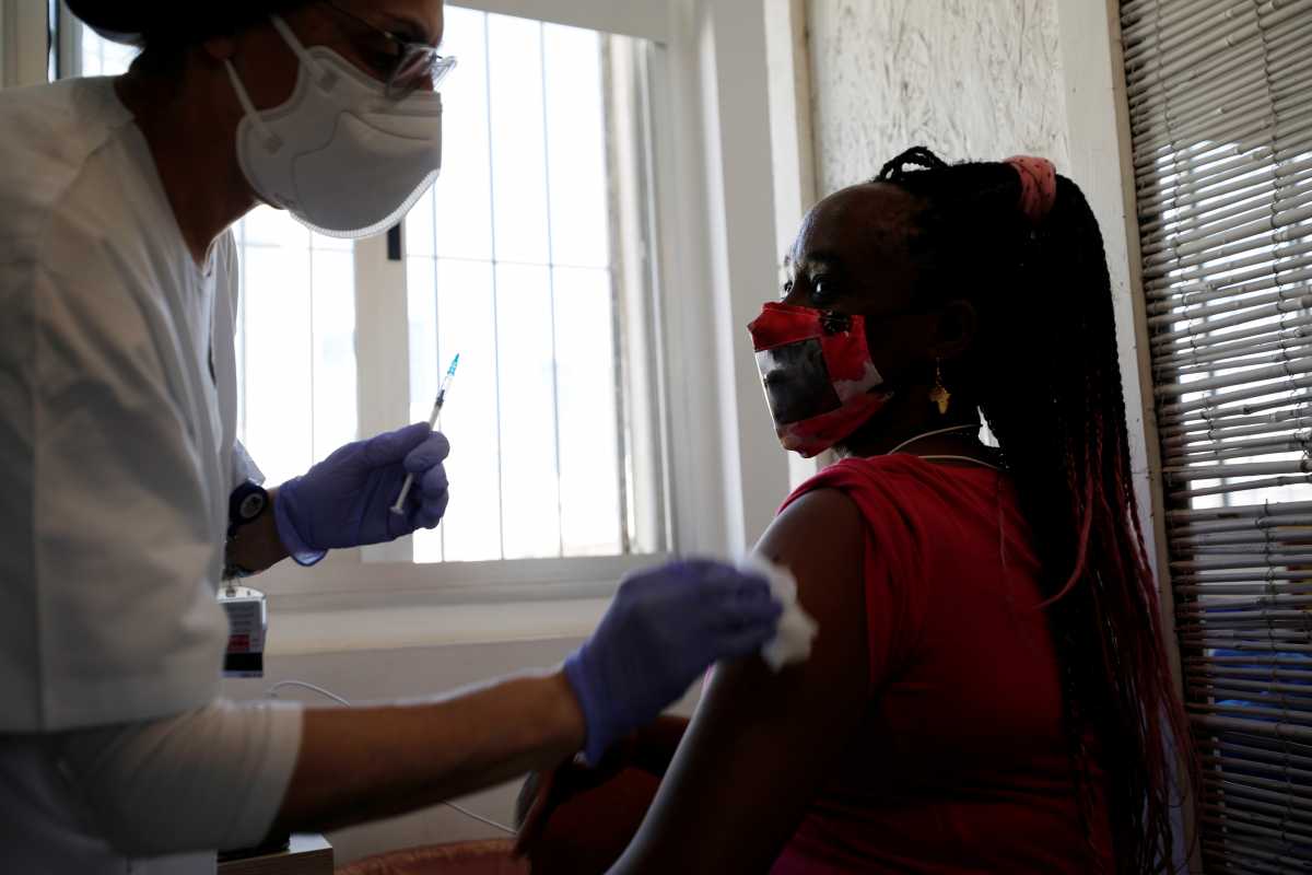 Νότια Αφρική: Άρχισε η εκστρατεία εμβολιασμού κατά του κορονοϊού