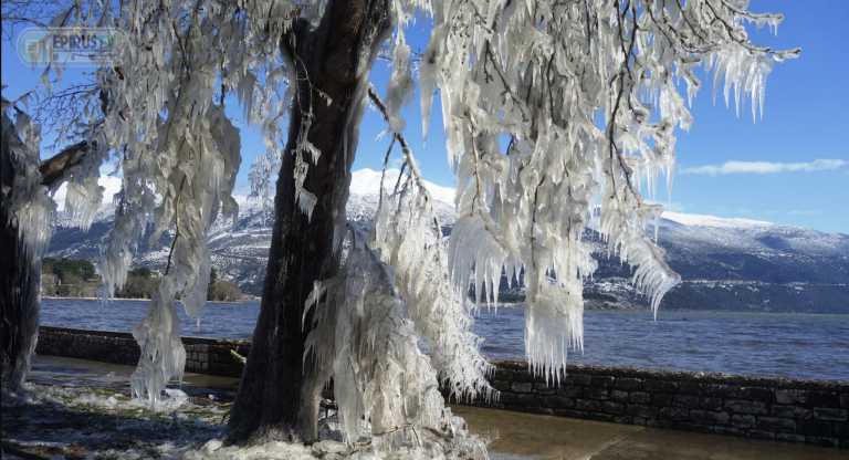 Καιρός – Ιωάννινα: Ολικός παγετός και πανέμορφα «γλυπτά» της φύσης (pics)