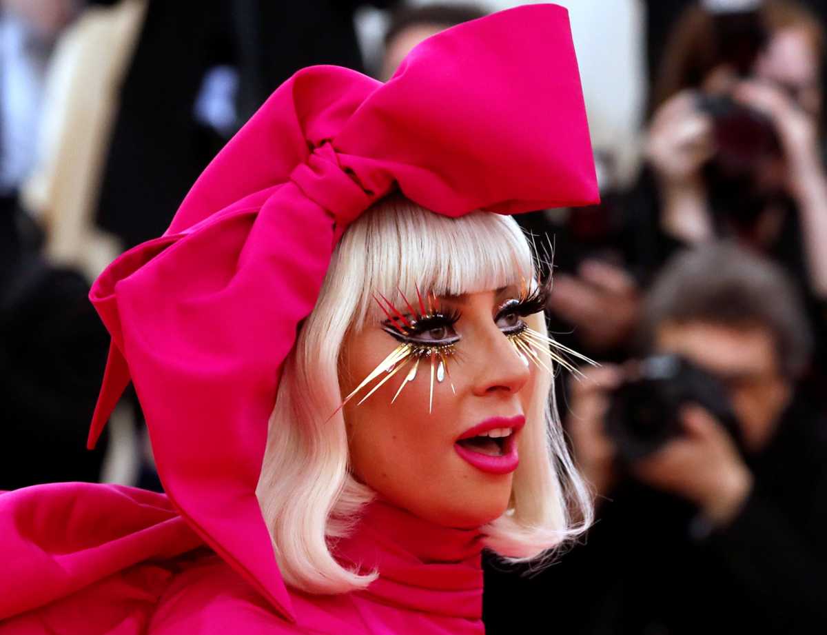 Lady Gaga: «Με βίασε μουσικός παραγωγός στα 19 μου και είχα τάσεις αυτοκτονίας» (pics, vid)