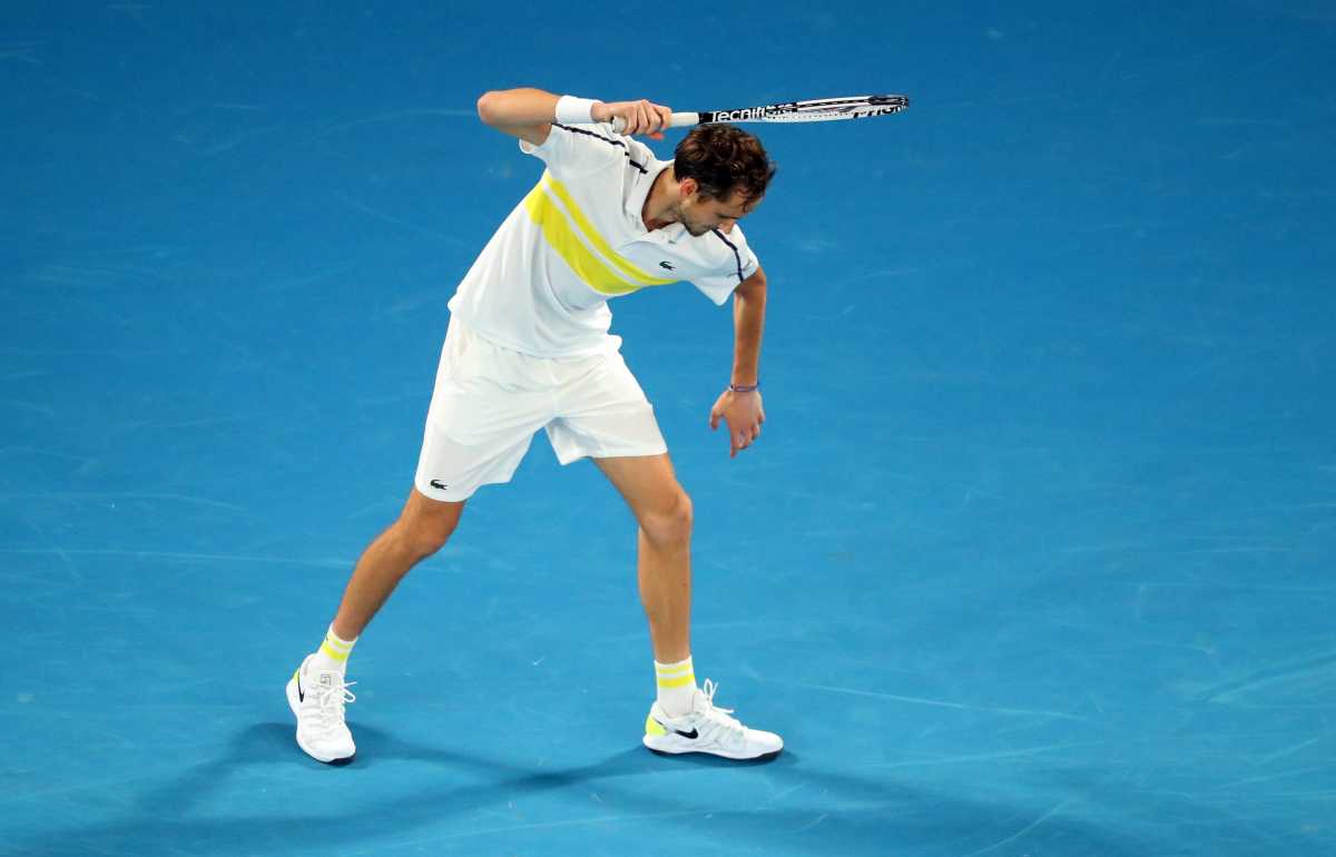 Australian Open: Εκτός εαυτού ο Μεντβέντεφ στον τελικό με Τζόκοβιτς – Έσπασε τη ρακέτα του (video)