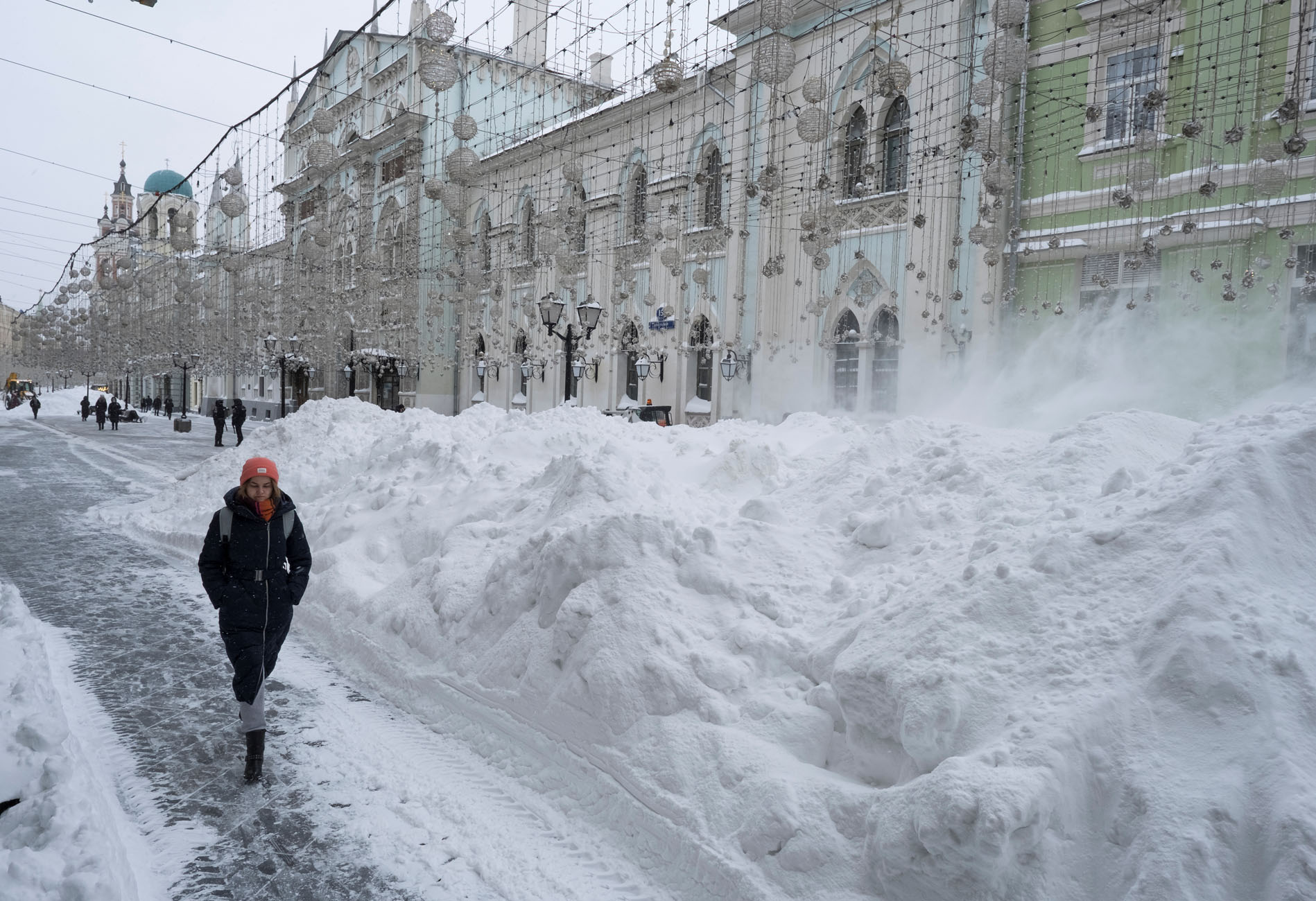 Снег в начале июня