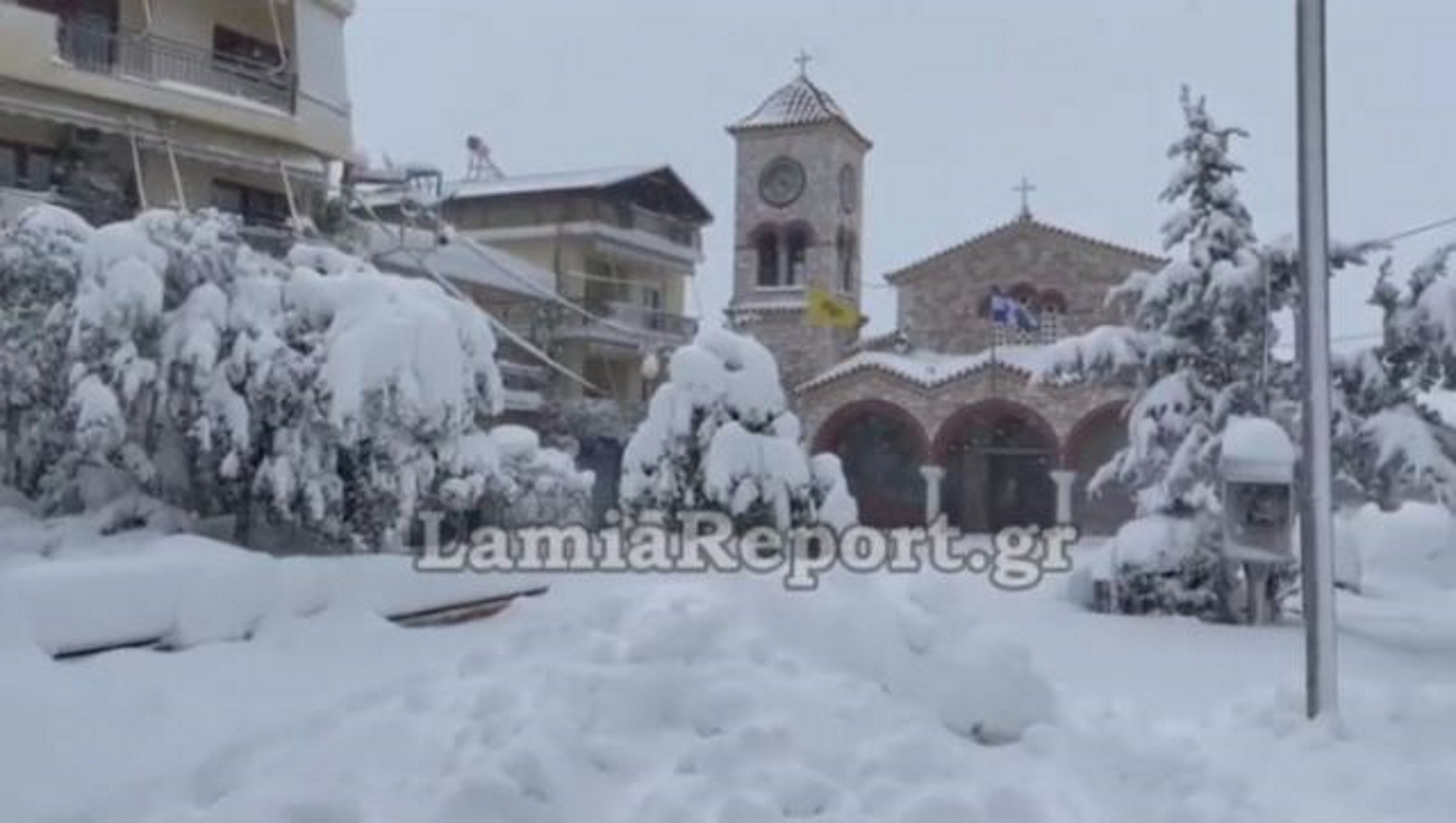 Καιρός – Φθιώτιδα: «Θάφτηκε» στο χιόνι το Μαρτίνο στην Εθνική Οδό – Εντυπωσιακά πλάνα