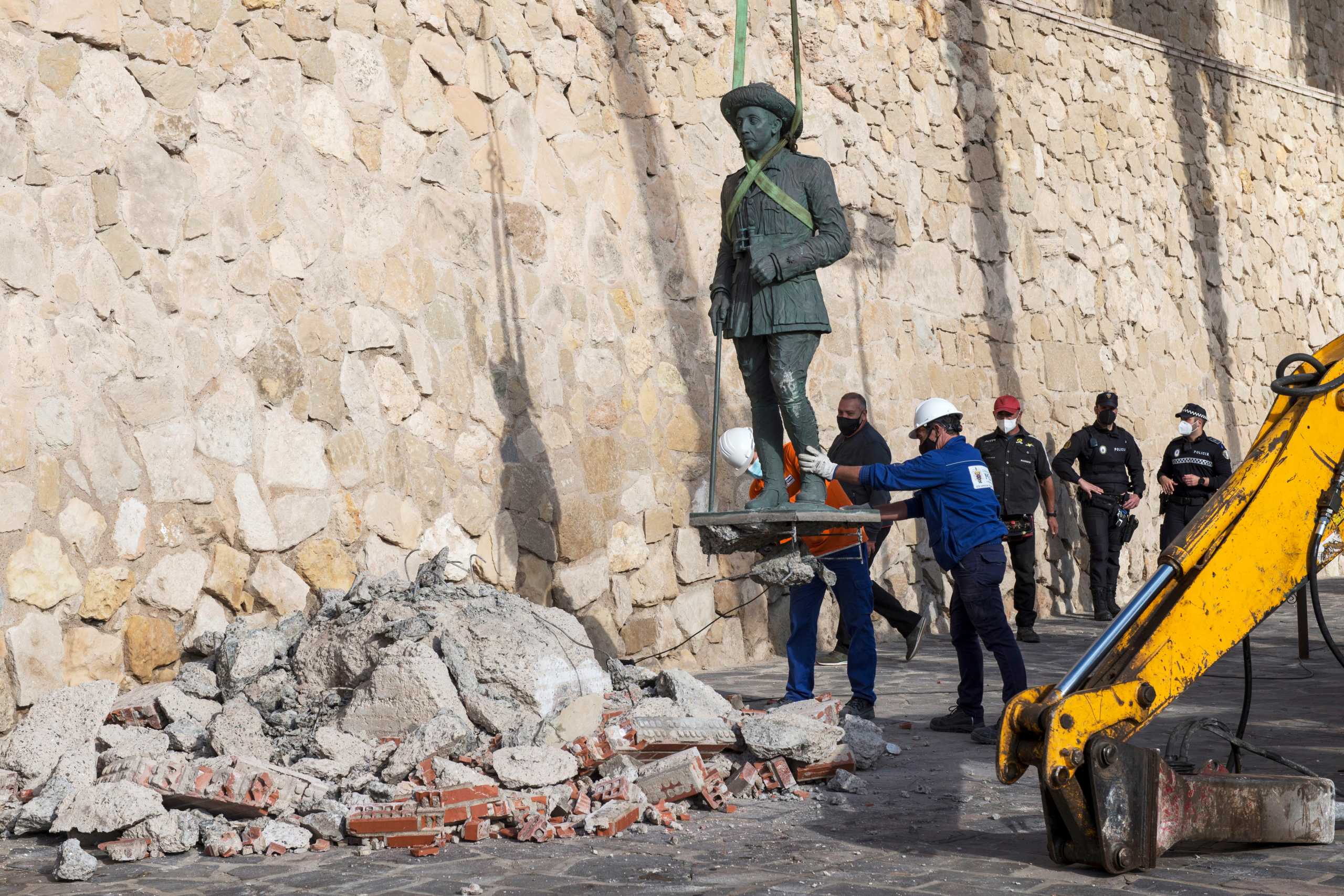 Local workers remove a statue of former Spanish dictator Francisco Franco, the last one remaining in Spain, from its location in Melilla, Spain, February 23, 2021.REUTERS